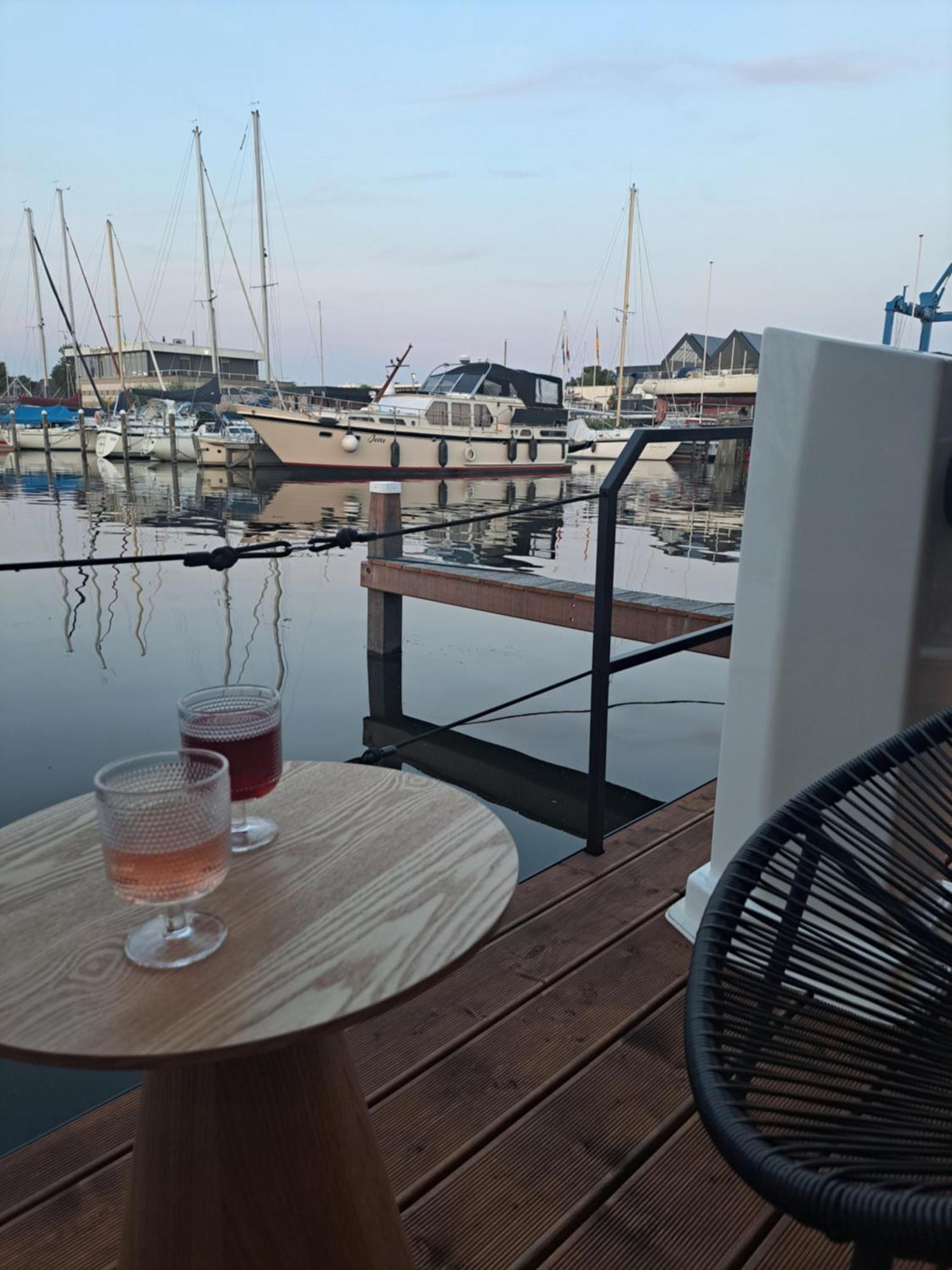 Cosy Tiny Houseboats Near Beach And Restaurants By Weltevreden Experience 泽沃德 外观 照片